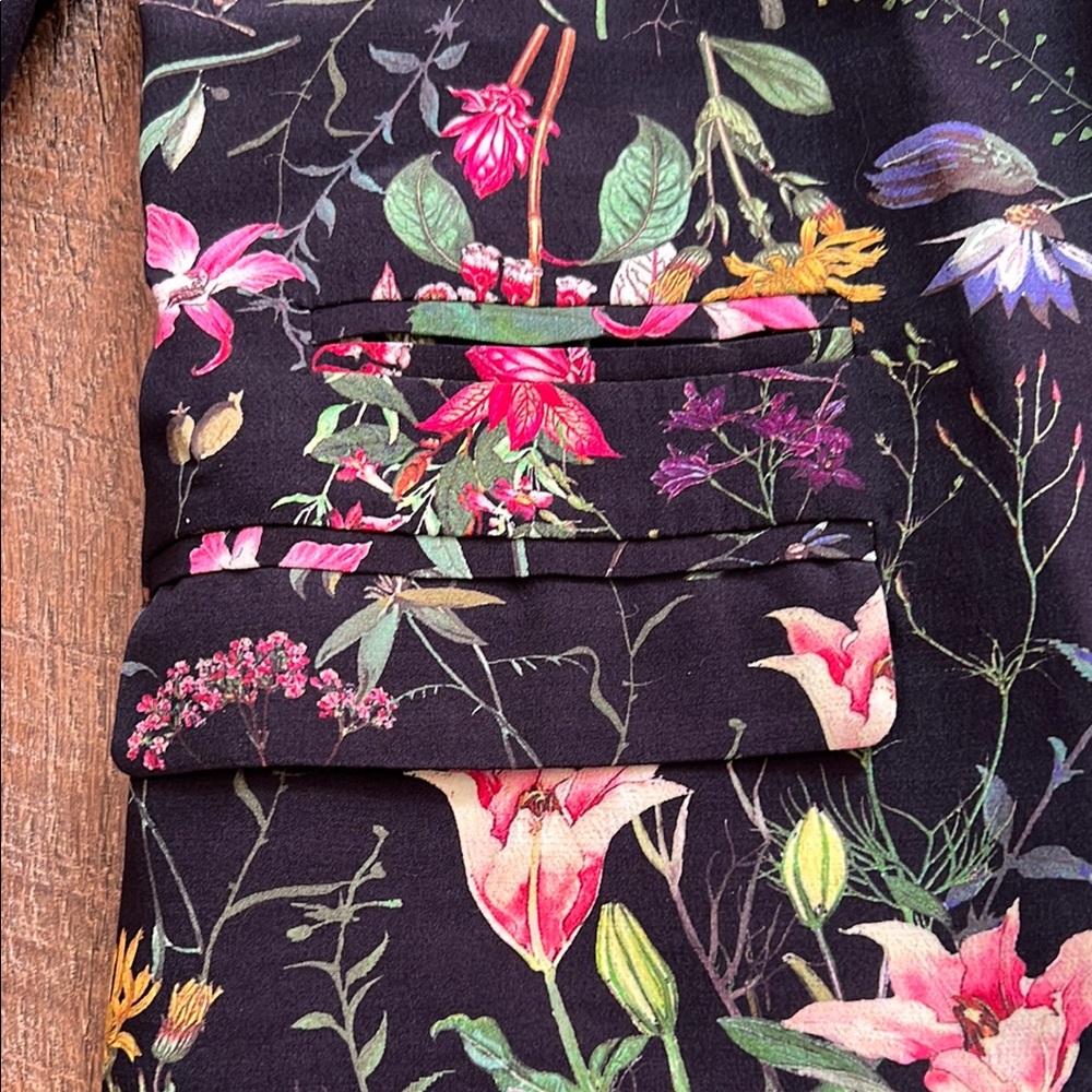 Floral Black Blazer - Picture 8 of 9